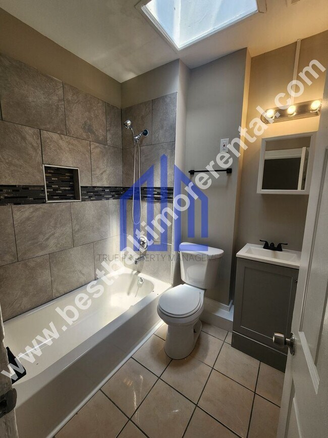 Building Photo - Spacious 3 Bedroom in East Baltimore