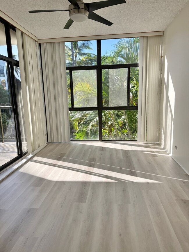 Building Photo - Kailua 3BR/2BA Condo – Resort-Style Living