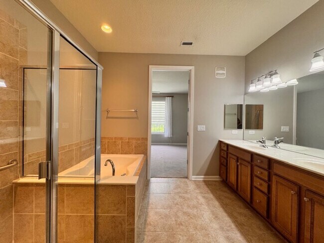 Building Photo - Condominium for rent