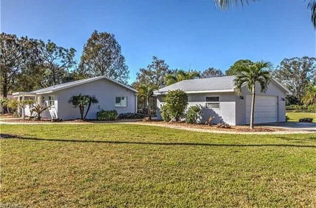 Primary Photo - Country Living Pool Home! 3 bed 2 bath, pr...
