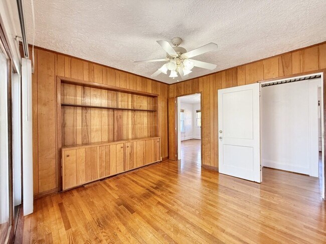 Building Photo - 1013 23rd St W