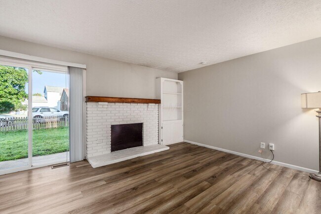 Building Photo - 7609 Seasons Dr