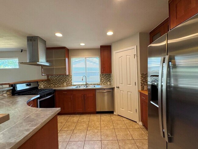 Building Photo - Location, Location, Location!