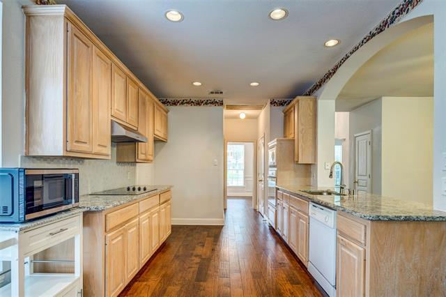 Building Photo - 2304 Greenview Dr