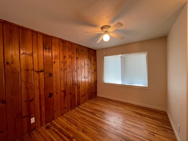 Building Photo - 705 W Roseburg Ave