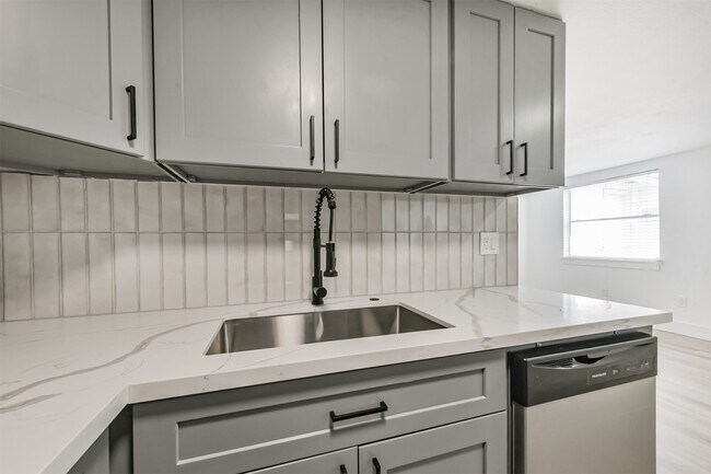 Building Photo - 4605 Norhill Blvd