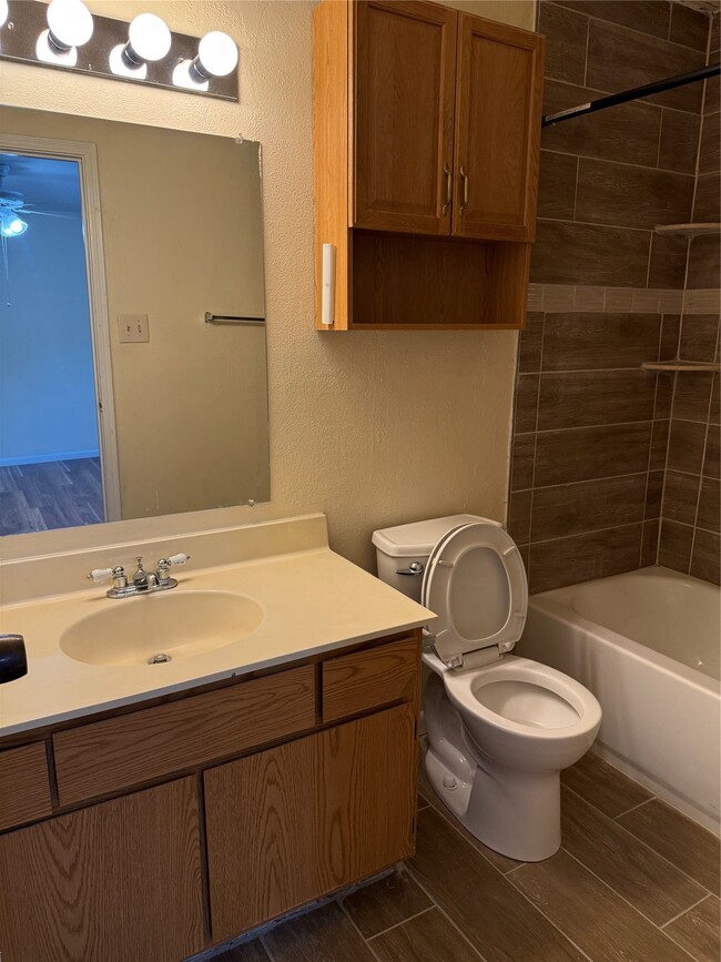 Building Photo - 6604 Tamar Dr