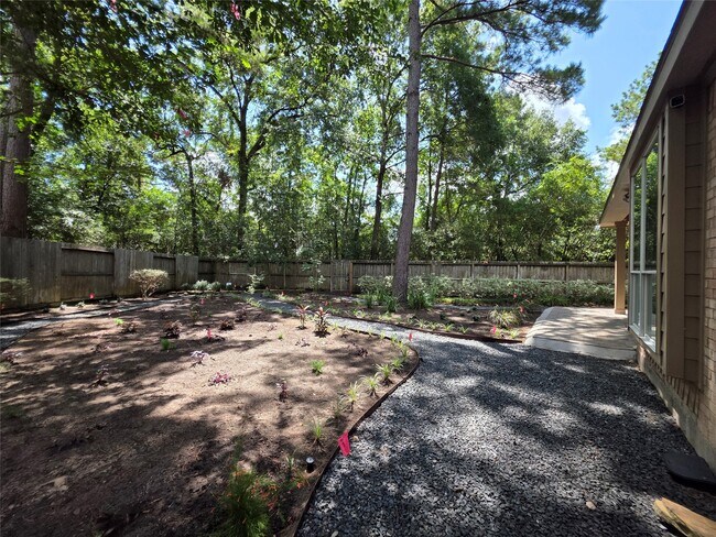 Building Photo - 6 Cheshire Glen Ct