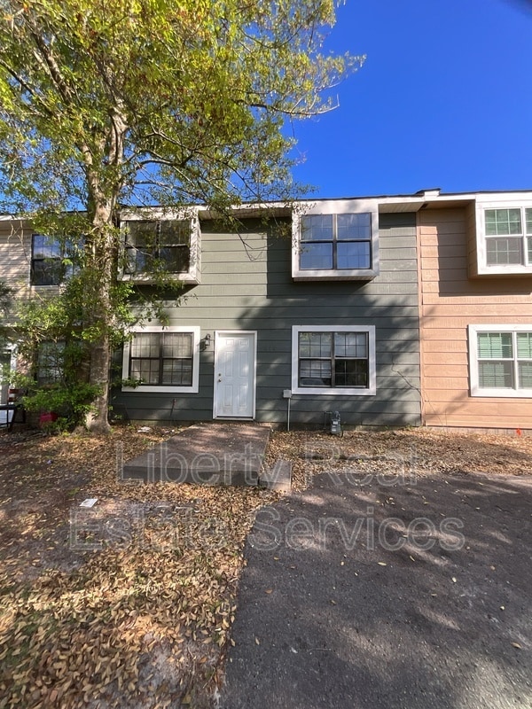 Building Photo - 814 Lesa St