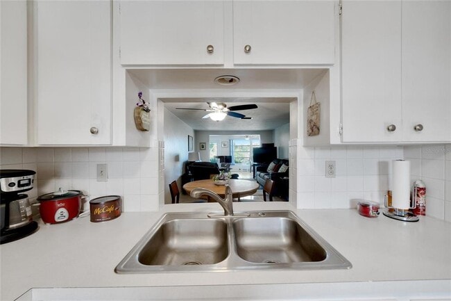 Building Photo - 4112 Hampton Dr