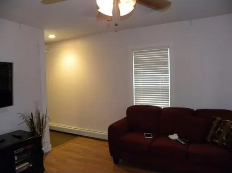 Building Photo - 85 Seymour St