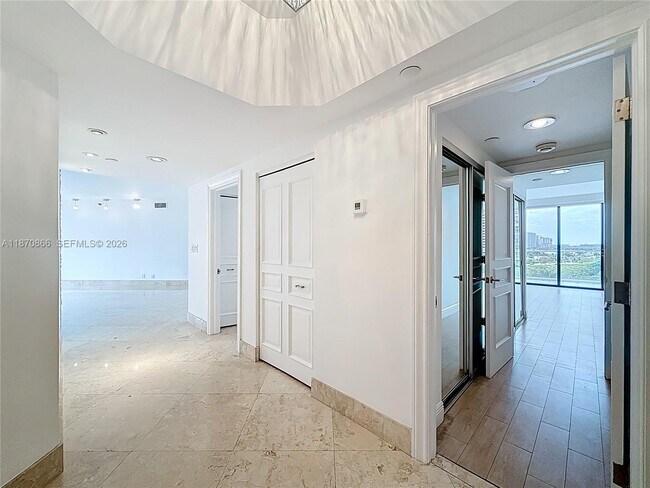 Building Photo - 2800 Island Blvd