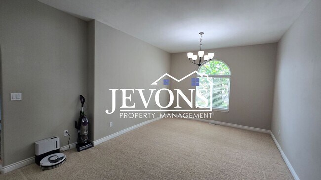 Building Photo - Open House viewings every Tuesday and Friday at 12:00 PM.