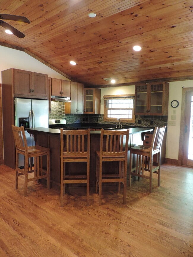 Building Photo - Beautiful Mission-Style Home! Lots of Yard for Play!