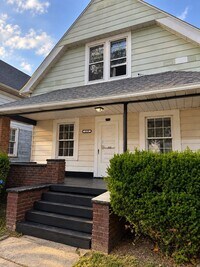 Building Photo - 319 E Streicher St