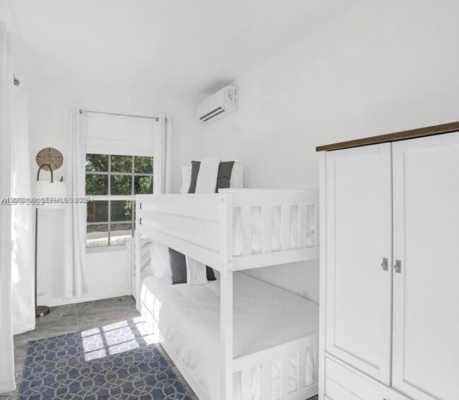 Building Photo - 2501 NE 181st St