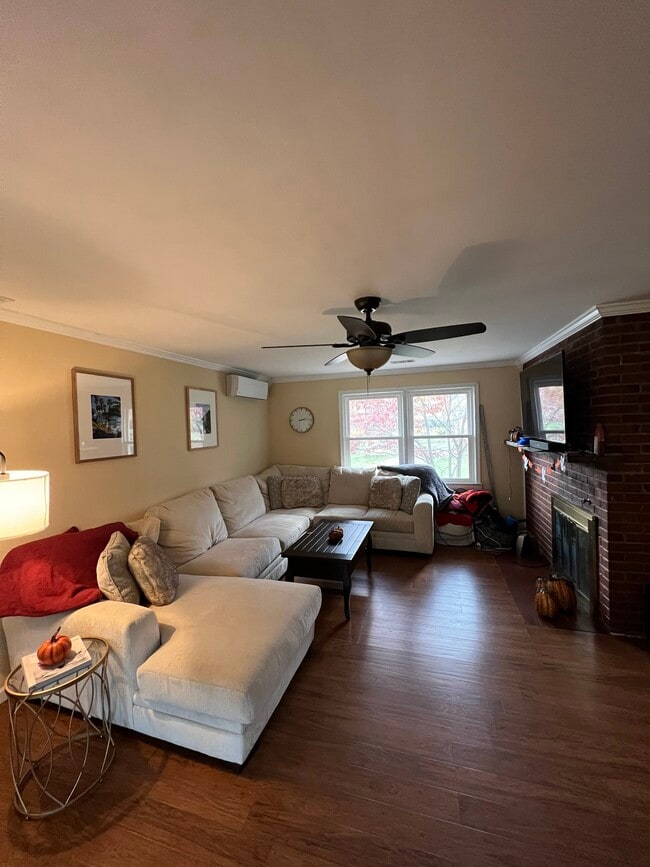 Building Photo - 10616 Oak Pl