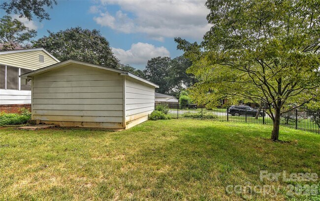 Building Photo - 420 Seneca Pl