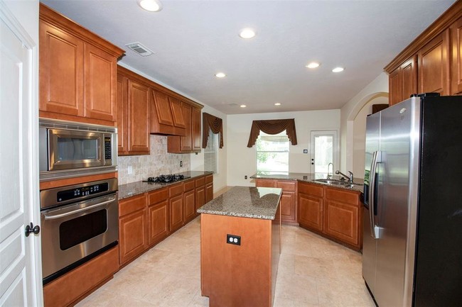 Building Photo - 2218 Longspur Ln