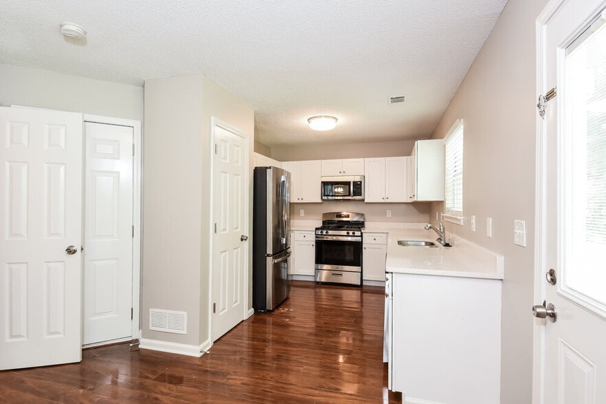 Building Photo - 2311 McMurry Dr