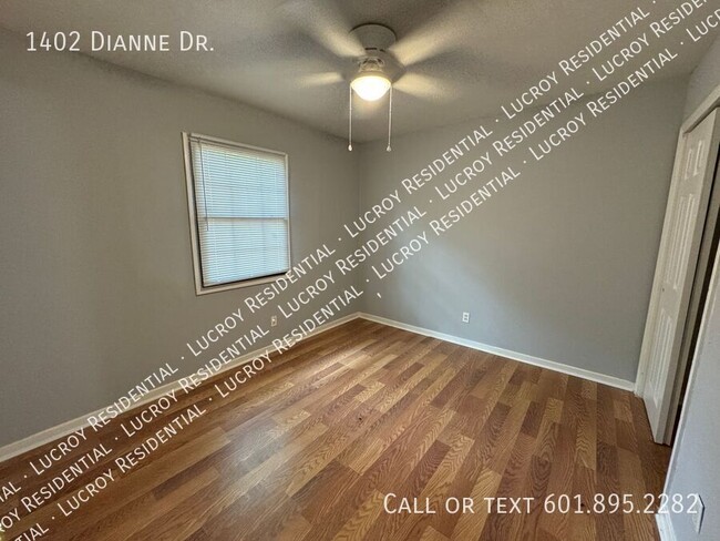 Building Photo - 1402 Dianne Dr