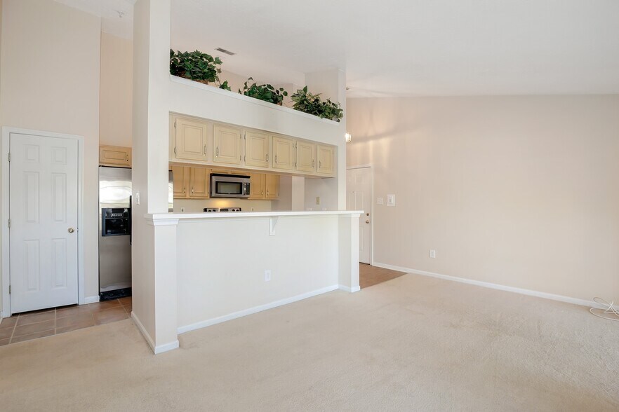 Building Photo - 13100 Briarcliff Terrace