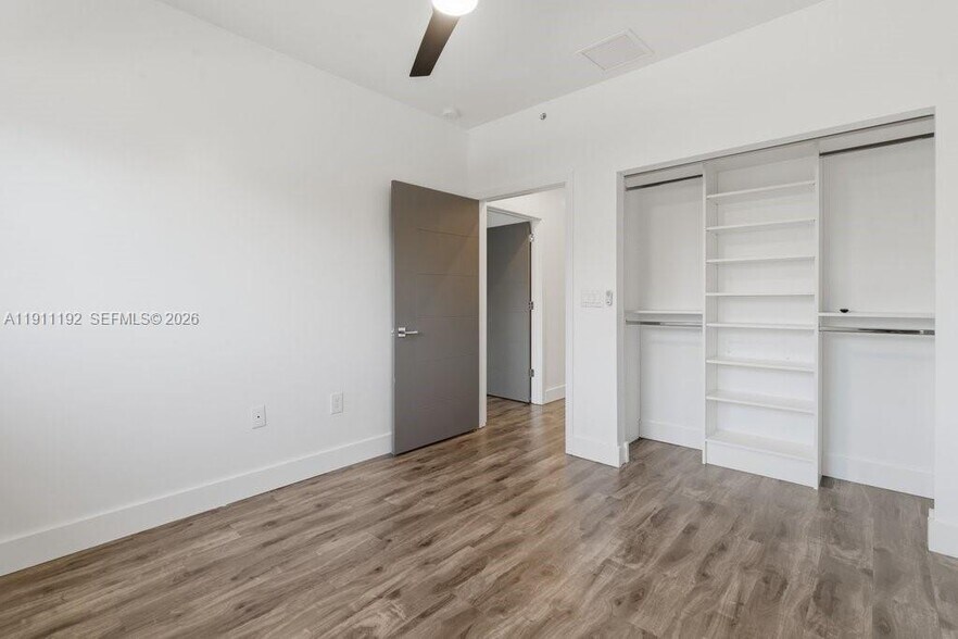 Building Photo - 913 NW 45th Ter