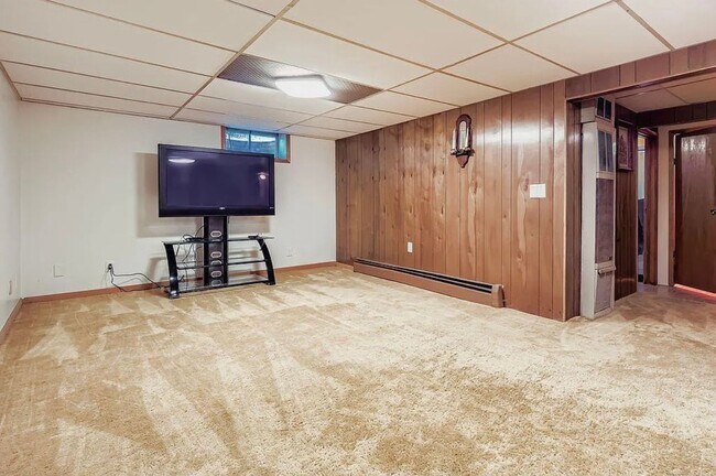 Building Photo - Rare, Must See Rambler in Cottage Grove