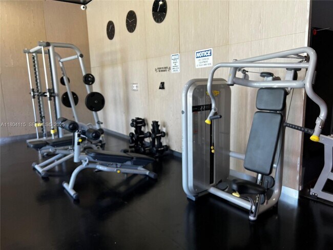 Building Photo - 2600 E Hallandale Beach Blvd