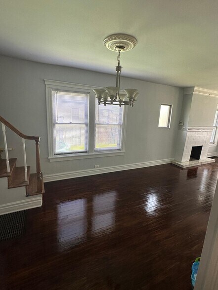 Building Photo - 946 N Homan Ave