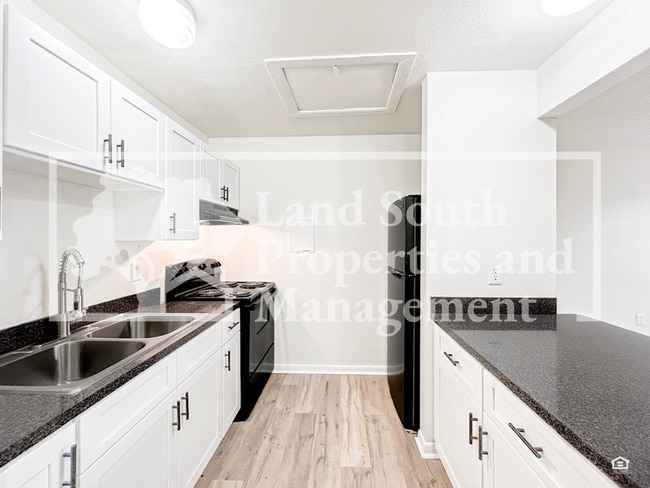 Building Photo - 724 Angelina Ln