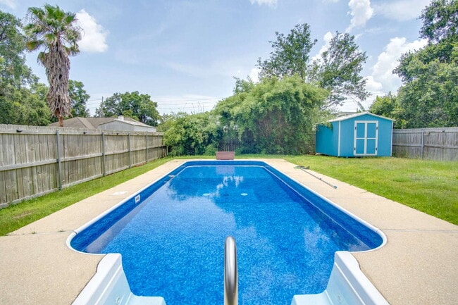 Building Photo - Northeast Pensacola Pool Home with Screened Porch and Fenced Yard