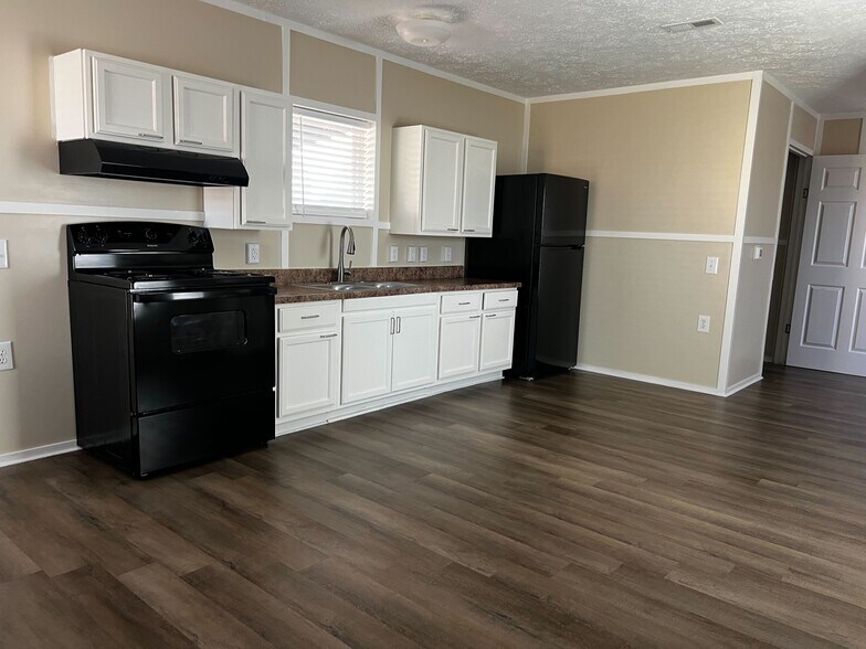 Building Photo - 709 N Collins Fwy