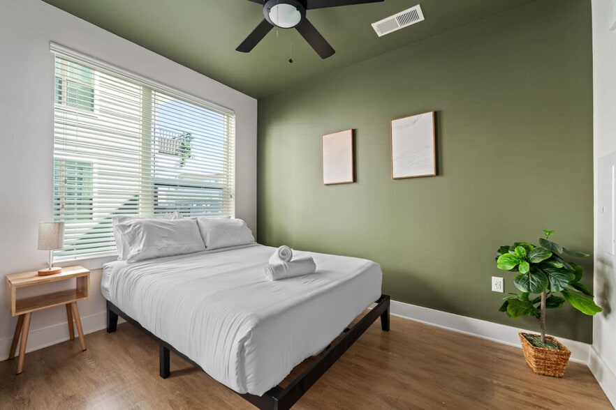 Building Photo - 2609 W Nassau St