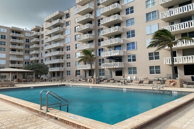 Building Photo - 3450 S Ocean Blvd