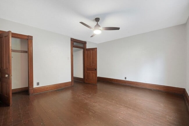 Building Photo - NEW LISTING -5 BEDROOM HOUSE!