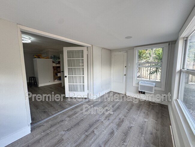 Building Photo - 406 SW 7th St