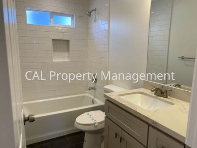 Building Photo - 3 Bed/2 Bath Single Level Home!