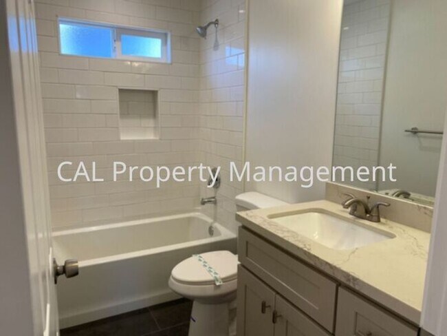 Building Photo - 3 bedroom 2 bathroom single level home!
