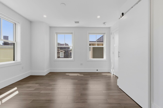 Building Photo - 10R Spring Garden St