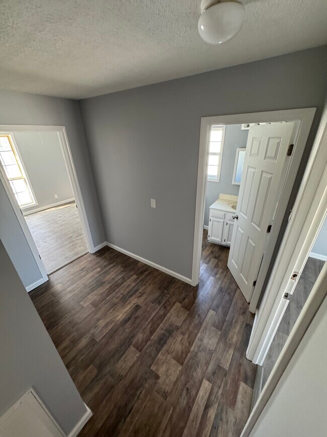 Building Photo - 1211 Redbud St