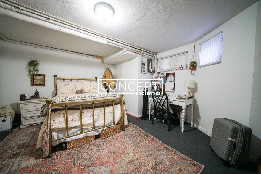 Building Photo - 216 Hemenway St