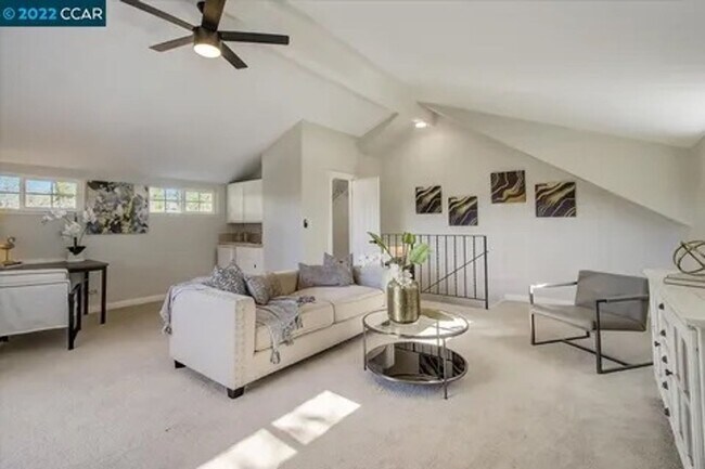 Building Photo - Spacious Single Family Home