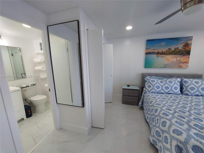 Building Photo - 400 Golden Isles Dr