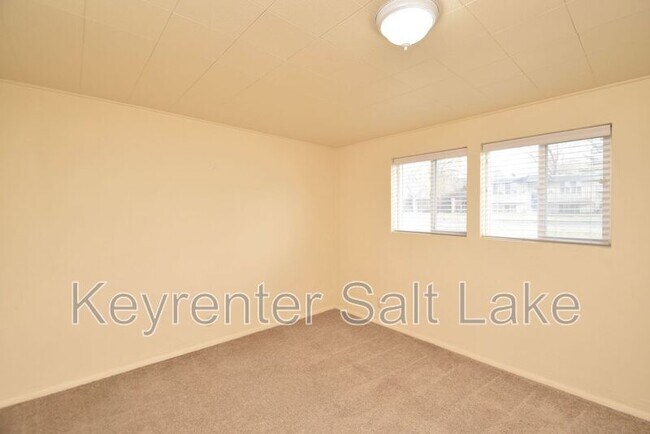 Building Photo - 9408 Turnpike Ln