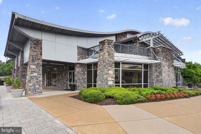 Building Photo - 2621 Eastbourne Dr