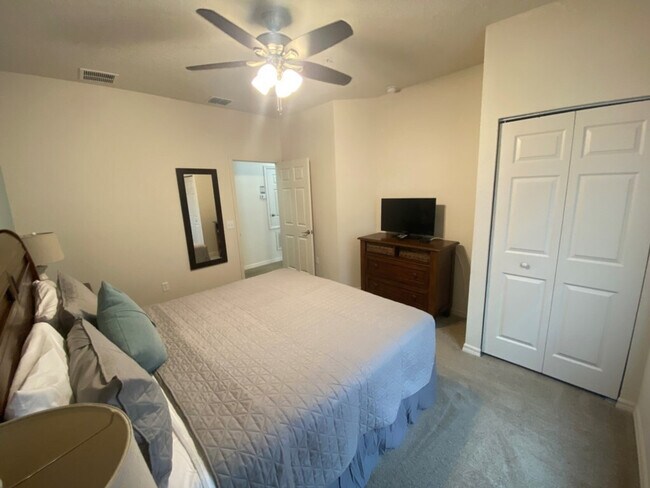 Building Photo - 5372 Diplomat Ct