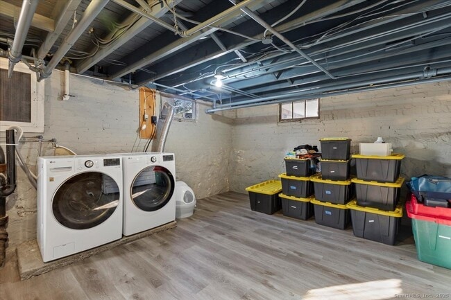 Building Photo - 171 Waite St