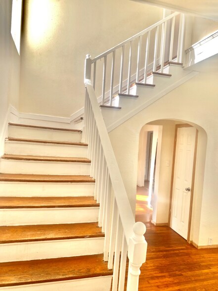 Building Photo - 120 Lynchburg Ave