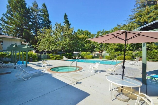 Building Photo - $2,790 - GORGEOUS TWO BEDROOM CENTRAL FREM...